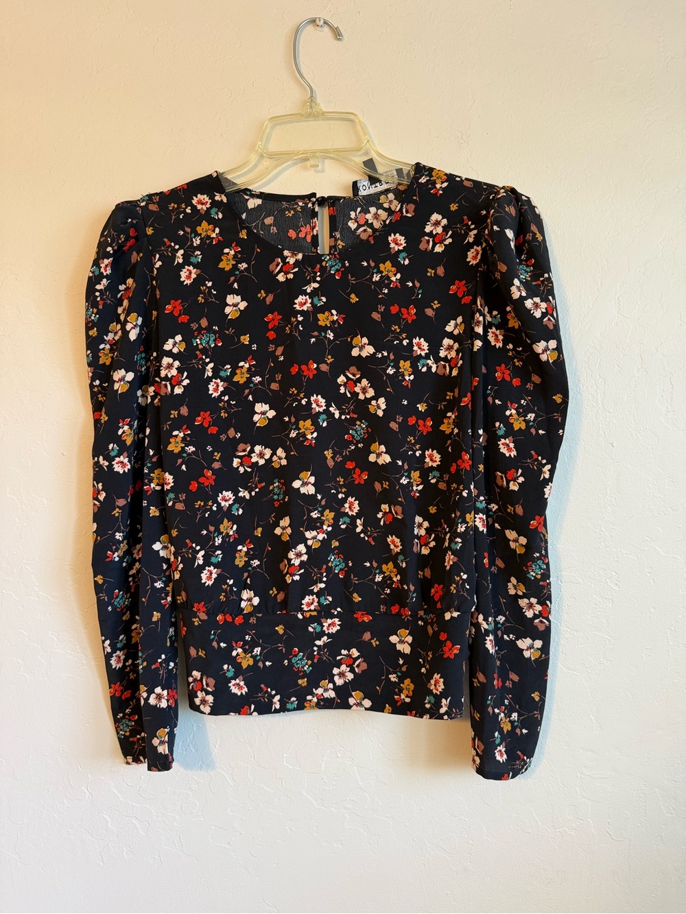 Black Floral Puff-Sleeve Long Sleeve Top